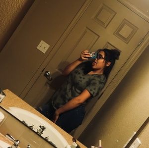 Meet your Posher, Anissa